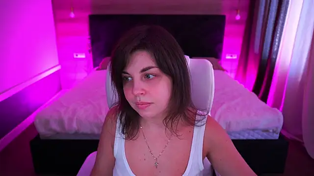 Snapshot of MirandaWong chatting on 09-19-25, 05:53 MirandaWong online show from 09-19-25, 05:53