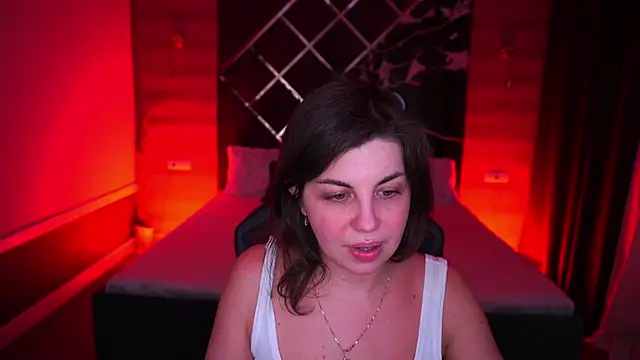 Snapshot of MirandaWong chatting on 09-21-25, 07:15 MirandaWong online show from 09-21-25, 07:15