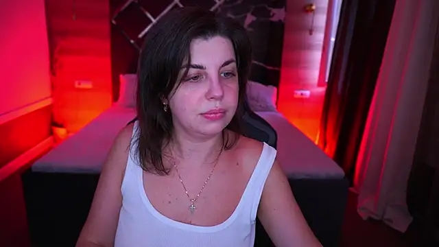 Snapshot of MirandaWong chatting on 09-25-25, 05:00 MirandaWong online show from 09-25-25, 05:00