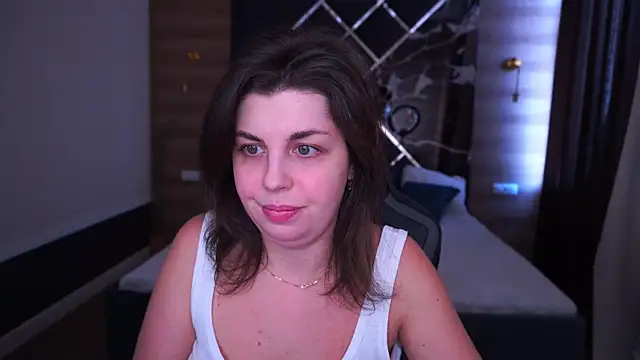 Snapshot of MirandaWong chatting on 09-27-25, 05:23 MirandaWong online show from 09-27-25, 05:23