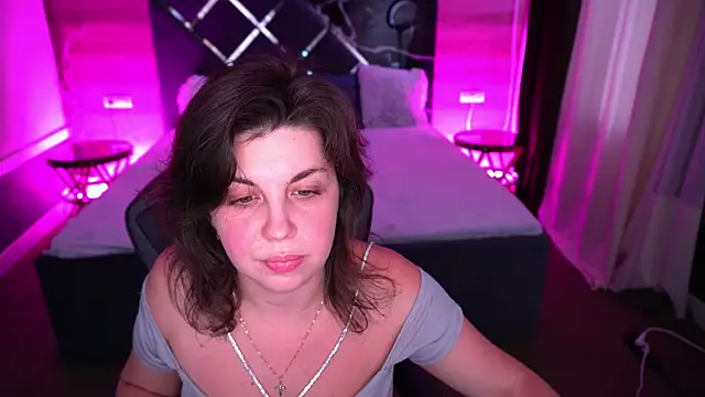 Snapshot of MirandaWong chatting on 10-13-25, 05:51 MirandaWong online show from 10-13-25, 05:51