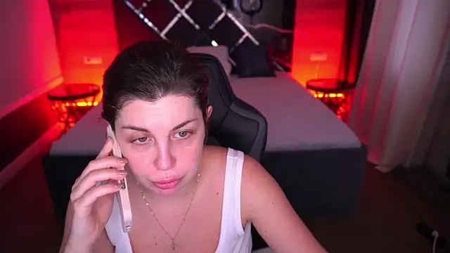 Snapshot of MirandaWong chatting on 10-18-25, 05:54 MirandaWong online show from 10-18-25, 05:54