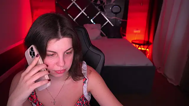 Snapshot of MirandaWong chatting on 10-24-25, 05:26 MirandaWong online show from 10-24-25, 05:26