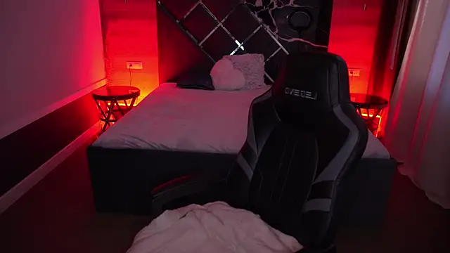 Snapshot of MirandaWong chatting on 10-25-25, 05:15 MirandaWong online show from 10-25-25, 05:15