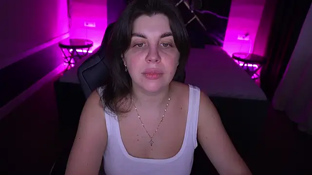 Snapshot of MirandaWong chatting on 11-10-25, 05:39 MirandaWong online show from 11-10-25, 05:39