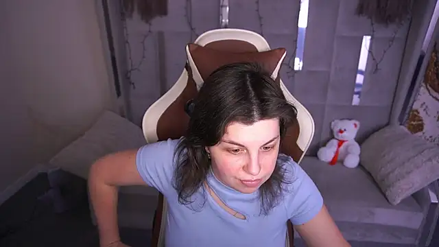 Snapshot of MirandaWong chatting on 02-06-26, 06:40 MirandaWong online show from 02-06-26, 06:40