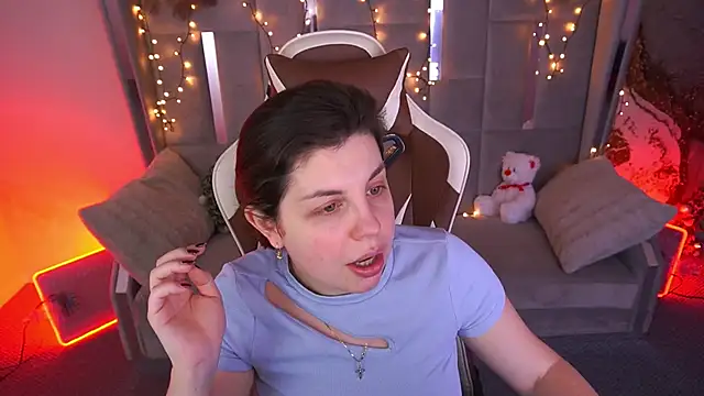 Snapshot of MirandaWong chatting on 02-07-26, 06:50 MirandaWong online show from 02-07-26, 06:50