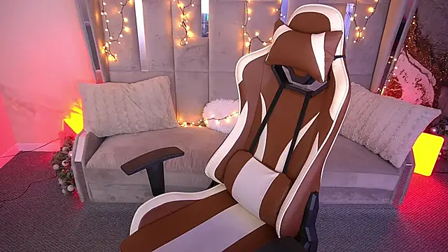 Snapshot of MirandaWong chatting on 02-11-26, 06:51 MirandaWong online show from 02-11-26, 06:51