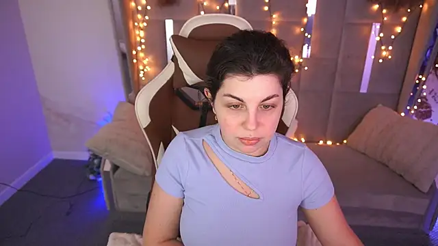 Snapshot of MirandaWong chatting on 02-15-26, 06:54 MirandaWong online show from 02-15-26, 06:54