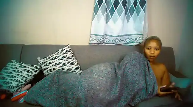 Snapshot of GoldenPussyXOXO chatting on 12-22-24, 01:55 GoldenPussyXOXO online show from 12-22-24, 01:55