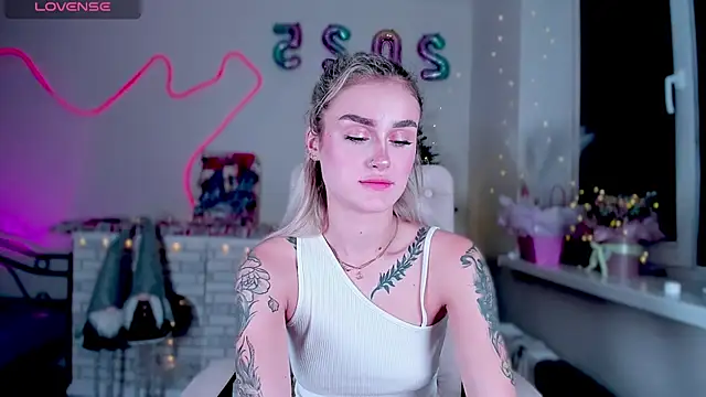 Snapshot of _Ravenaa chatting on 12-23-24, 10:12 Ravenaa online show from 12-23-24, 10:12