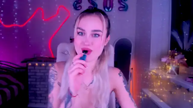 Snapshot of _Ravenaa chatting on 02-03-25, 01:51 Ravenaa online show from 02-03-25, 01:51