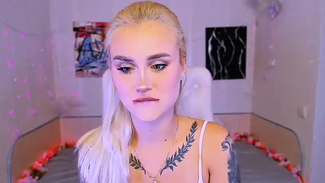 Snapshot of _Ravenaa chatting on 11-01-25, 03:14 Ravenaa online show from 11-01-25, 03:14