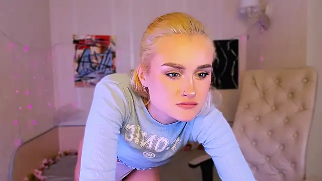 Snapshot of _Ravenaa chatting on 11-03-25, 01:56 Ravenaa online show from 11-03-25, 01:56