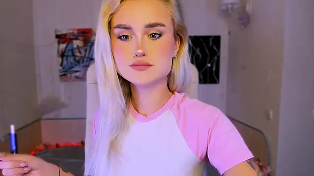 Snapshot of _Ravenaa chatting on 11-24-25, 02:28 Ravenaa online show from 11-24-25, 02:28