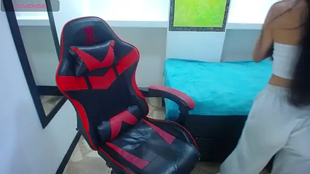 Snapshot of Catalehia_Milk chatting on 02-26-25, 08:33 Catalehia Milk online show from 02-26-25, 08:33