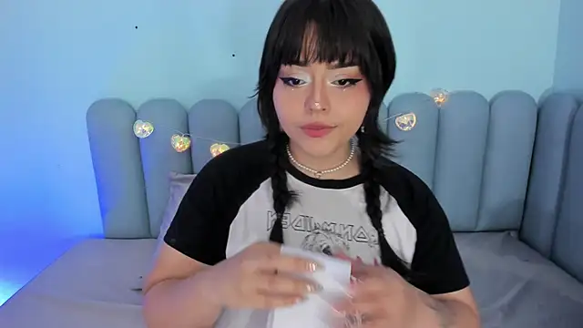 curvy rousi online show from 12-20-25, 11:50