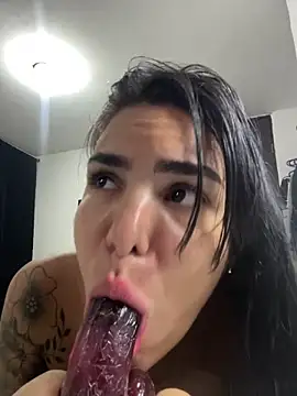 Snapshot of MARYADSUARD chatting on 10-05-25, 05:28 MARYADSUARD online show from 10-05-25, 05:28