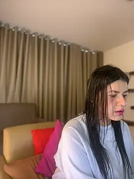 Snapshot of Alice_Biel chatting on 05-20-26, 01:17 Alice Biel online show from 05-20-26, 01:17