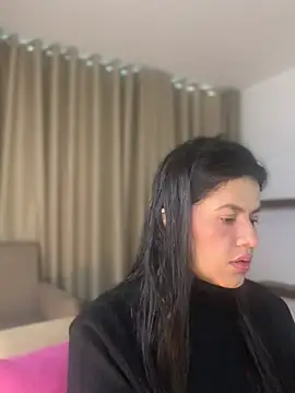 Snapshot of Alice_Biel chatting on 05-23-26, 01:48 Alice Biel online show from 05-23-26, 01:48