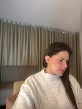 Snapshot of Alice_Biel chatting on 06-03-26, 02:33 Alice Biel online show from 06-03-26, 02:33