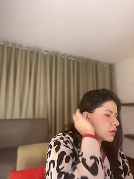 Snapshot of Alice_Biel chatting on 06-06-26, 01:16 Alice Biel online show from 06-06-26, 01:16