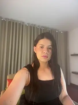 Snapshot of Alice_Biel chatting on 06-12-26, 01:10 Alice Biel online show from 06-12-26, 01:10