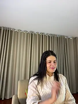 Snapshot of Alice_Biel chatting on 06-13-26, 01:20 Alice Biel online show from 06-13-26, 01:20
