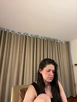 Snapshot of Alice_Biel chatting on 06-21-26, 01:35 Alice Biel online show from 06-21-26, 01:35