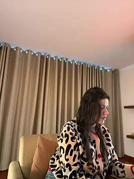 Snapshot of Alice_Biel chatting on 06-30-26, 03:13 Alice Biel online show from 06-30-26, 03:13