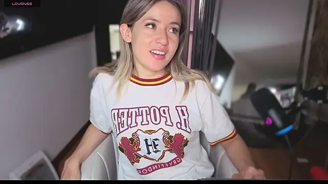 Snapshot of sexfire_lalita chatting on 12-17-25, 08:48 sexfire lalita online show from 12-17-25, 08:48