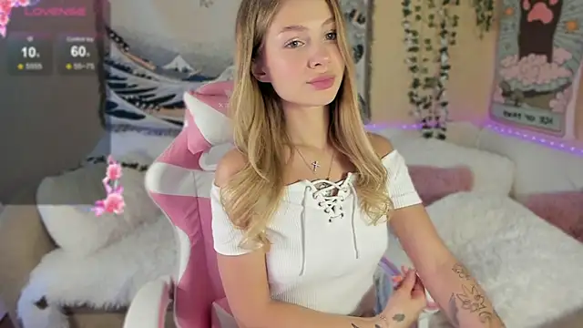 Snapshot of Liza_Mills chatting on 09-13-25, 01:44 Liza Mills online show from 09-13-25, 01:44