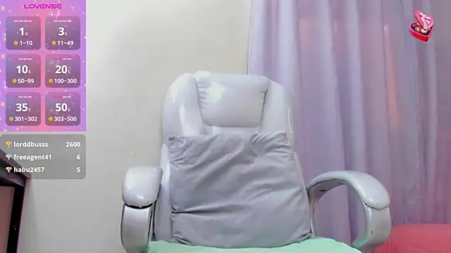 Snapshot of Hot_beauty__ chatting on 01-25-25, 11:55 Hot beauty online show from 01-25-25, 11:55