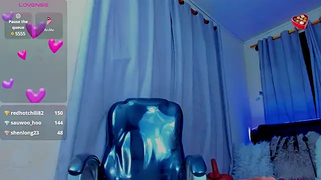 Snapshot of Hot_beauty__ chatting on 02-25-25, 05:52 Hot beauty online show from 02-25-25, 05:52