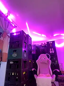 Snapshot of Hot_beauty__ chatting on 10-25-25, 06:21 Hot beauty online show from 10-25-25, 06:21