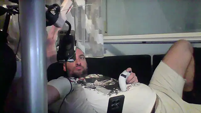 Snapshot of NewyorkDimi chatting on 07-08-26, 01:43 NewyorkDimi online show from 07-08-26, 01:43