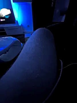 Warumnicht1980 online show from 02-14-25, 05:51