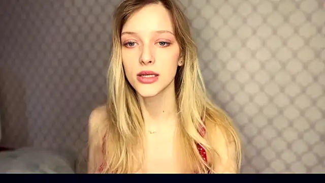 Snapshot of Evvie_Summn1 chatting on 12-16-25, 10:20 Evvie Summn1 online show from 12-16-25, 10:20