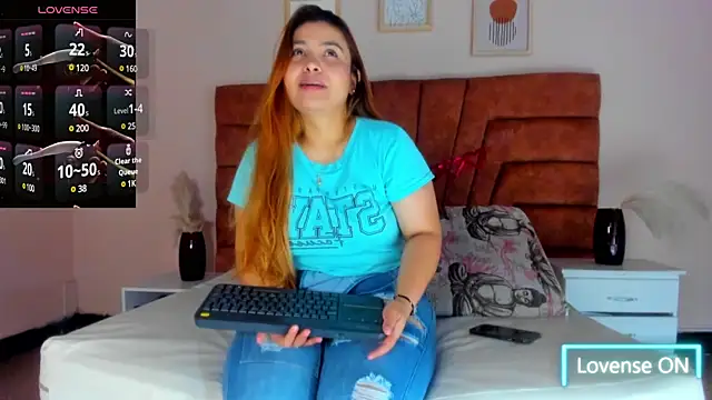 MAHIASMITH13 online show from 02-15-25, 01:05