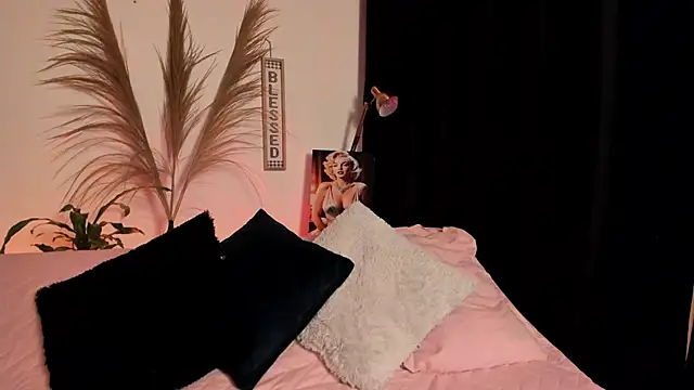 Snapshot of Serenity_Day chatting on 10-22-25, 02:45 Serenity Day online show from 10-22-25, 02:45