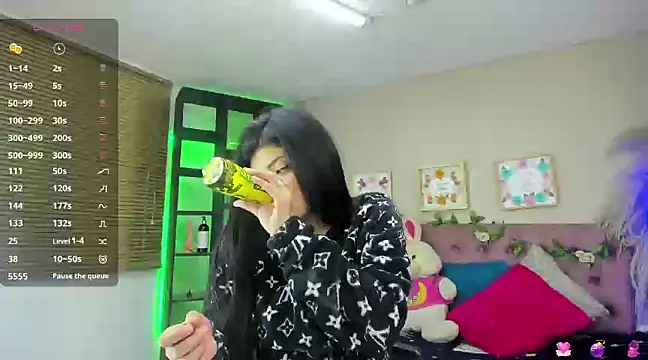 Lia Keen online show from 01-18-25, 08:40