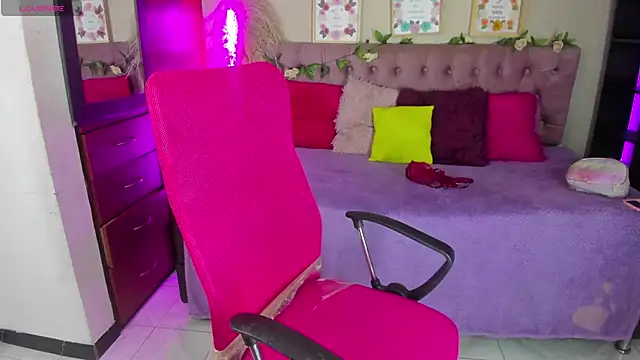 Lia Keen online show from 10-29-25, 07:48