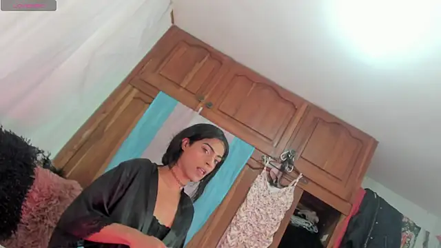 Itsme Daniela online show from 10-10-25, 03:22