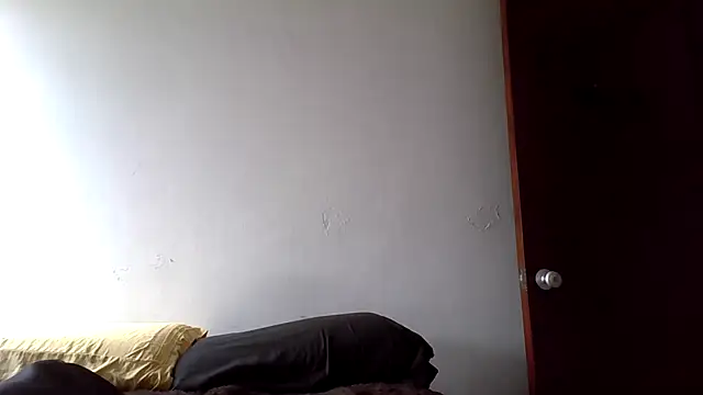 Snapshot of Tiramisu89 chatting on 10-15-25, 07:03 Tiramisu89 online show from 10-15-25, 07:03