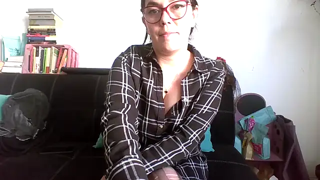 Snapshot of Tiramisu89 chatting on 10-29-25, 06:09 Tiramisu89 online show from 10-29-25, 06:09