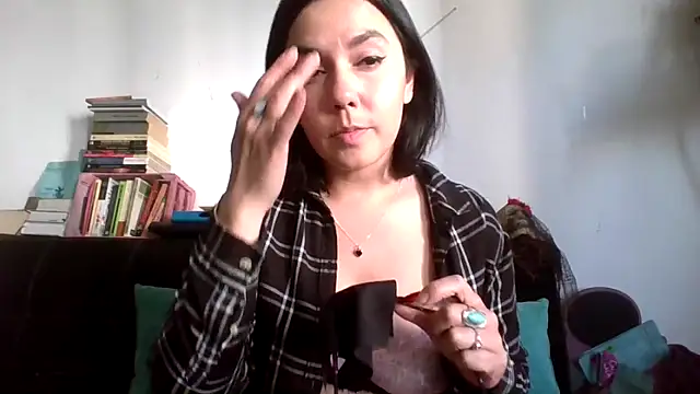 Snapshot of Tiramisu89 chatting on 10-31-25, 09:05 Tiramisu89 online show from 10-31-25, 09:05