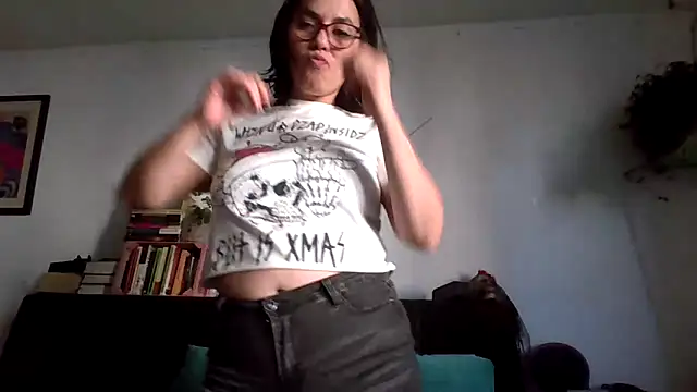 Snapshot of Tiramisu89 chatting on 11-13-25, 10:08 Tiramisu89 online show from 11-13-25, 10:08