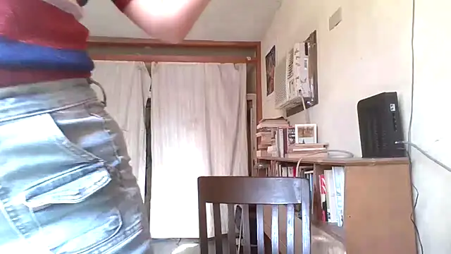 Snapshot of Tiramisu89 chatting on 12-21-25, 05:20 Tiramisu89 online show from 12-21-25, 05:20