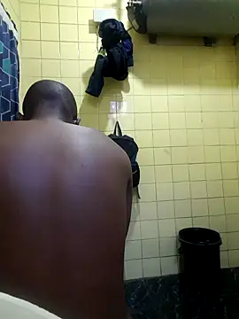 Snapshot of Polygamist chatting on 10-02-25, 05:03 Polygamist online show from 10-02-25, 05:03