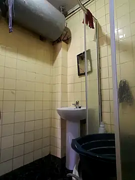 Snapshot of Polygamist chatting on 10-22-25, 05:30 Polygamist online show from 10-22-25, 05:30